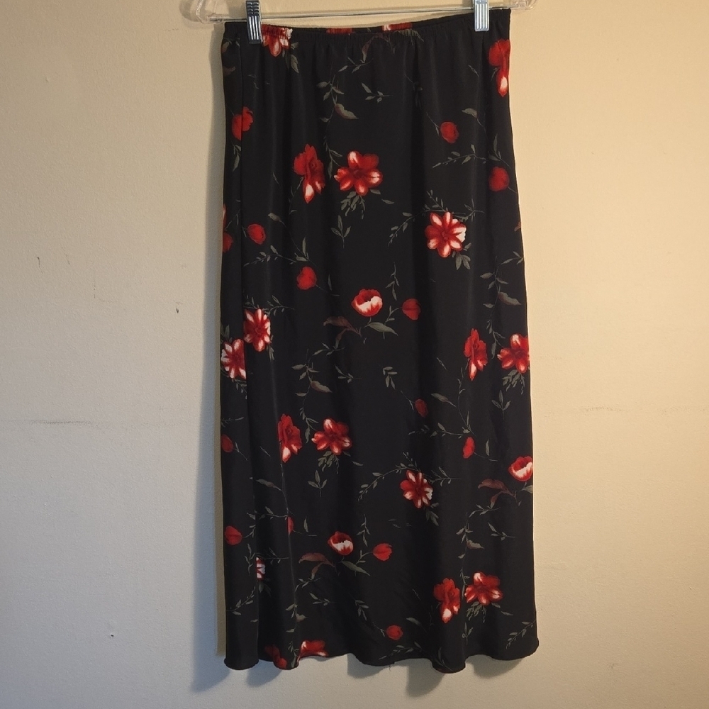 Top Choice Elegant Floral Maxi Skirt in Black and Red Sz M